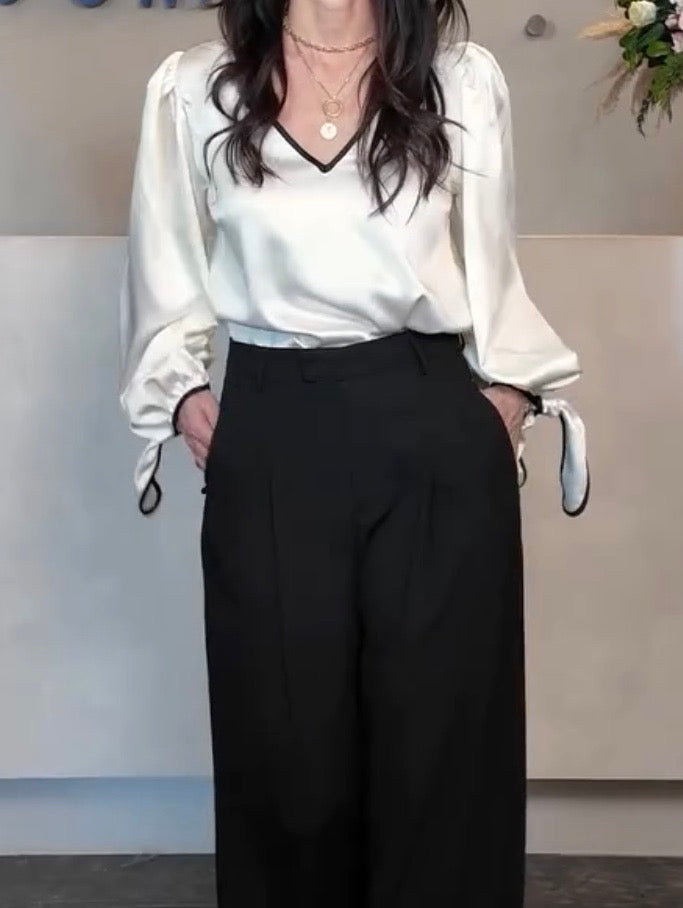 BLUSA SEDA CUELLO V DETALLE NEGRO