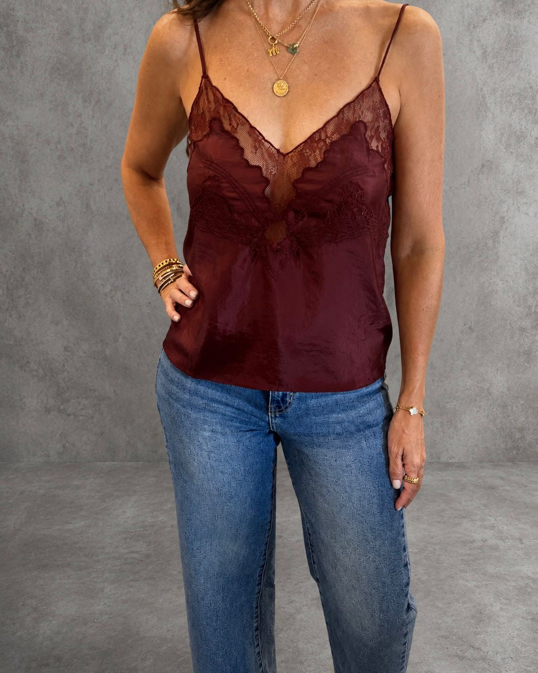 TOP DE SATIN CON ENCAJE BURGUNDY