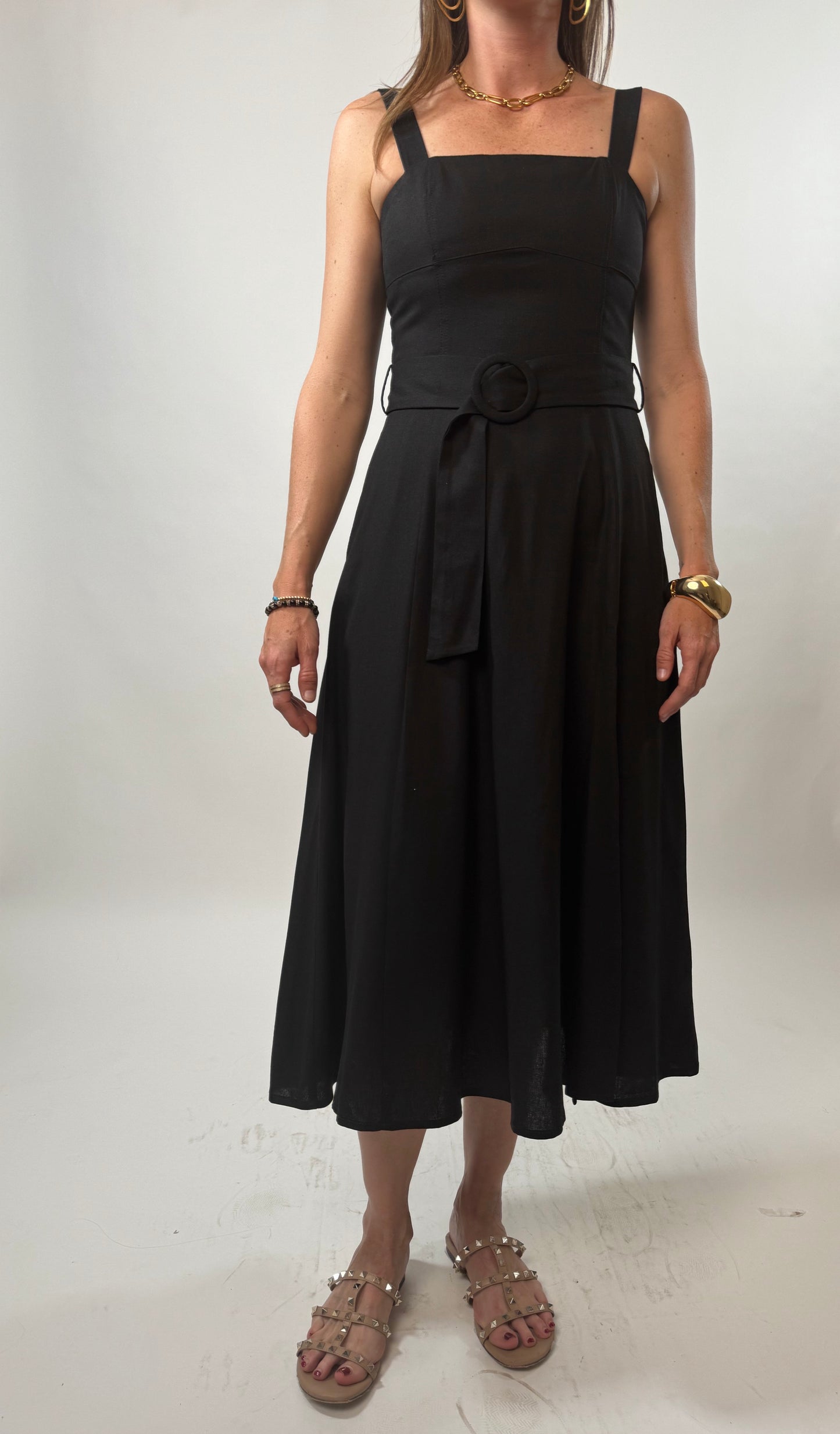 VESTIDO NEGRO DE LINO CON CINTURÓN