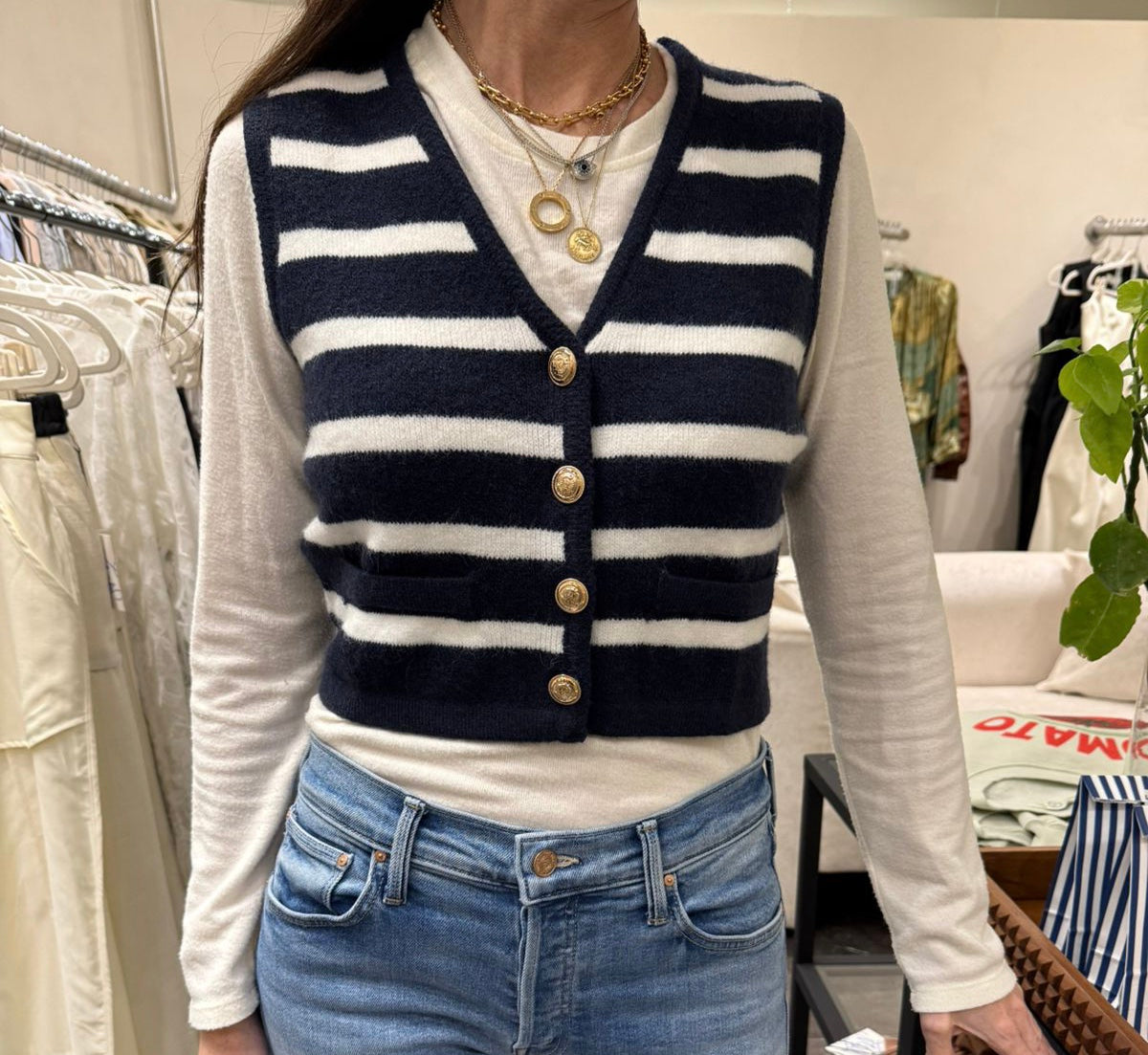 CHALECO CUELLO V CON RAYAS BLANCAS COLOR NAVY
