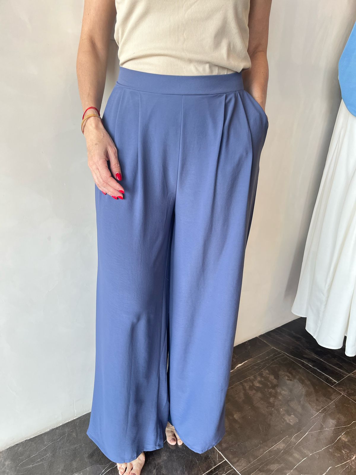 PANTALÓN WIDE LEG CON PINZAS