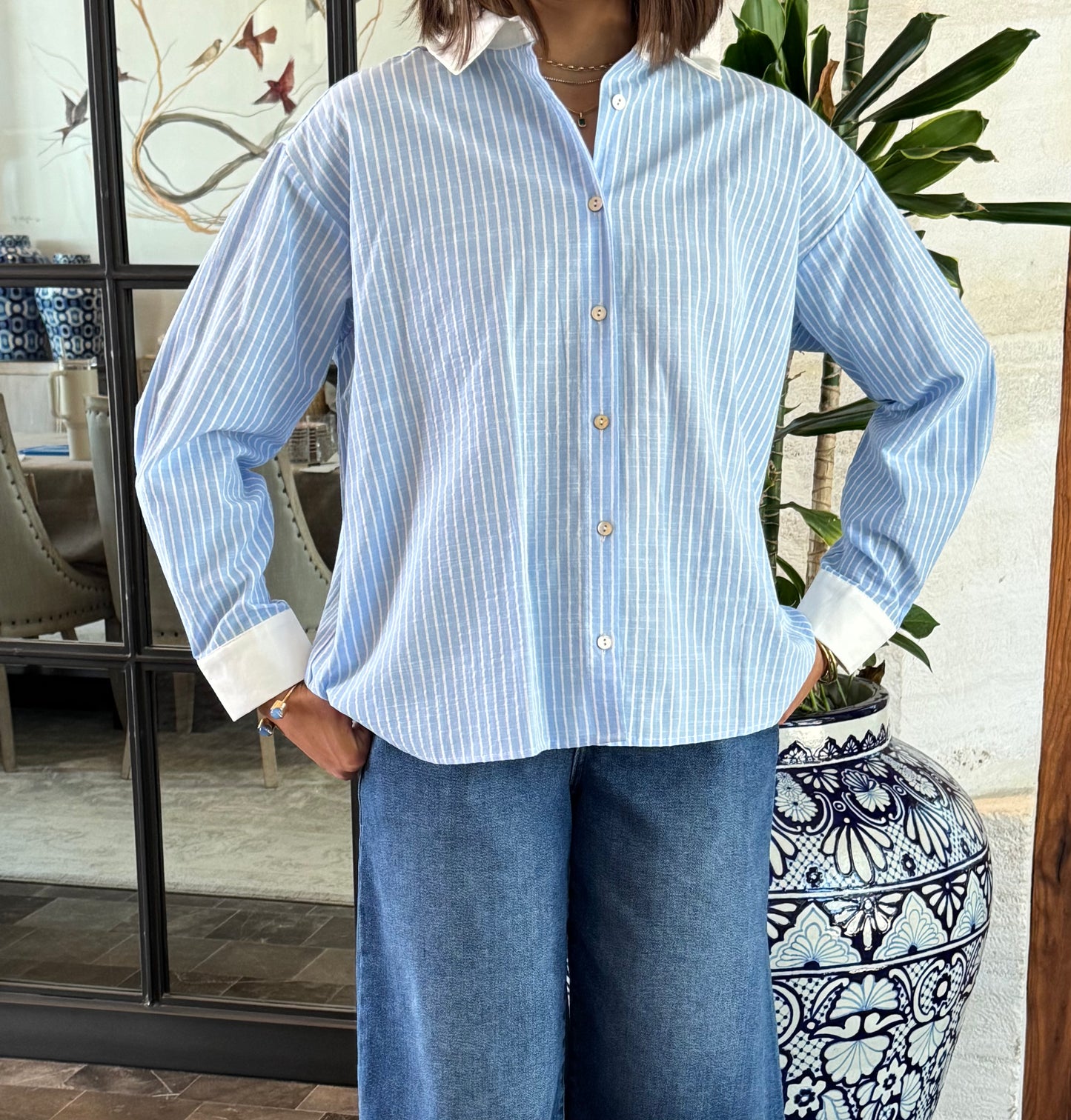 CAMISA A RAYAS CON CUELLO BLANCO