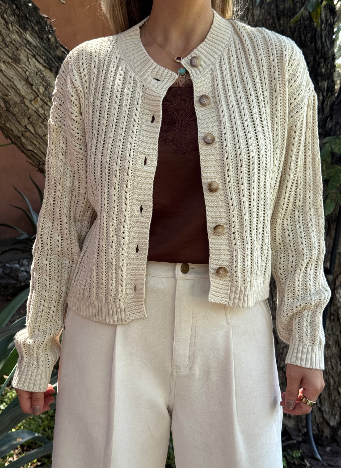 CARDIGAN TEJIDO AGUJERADO