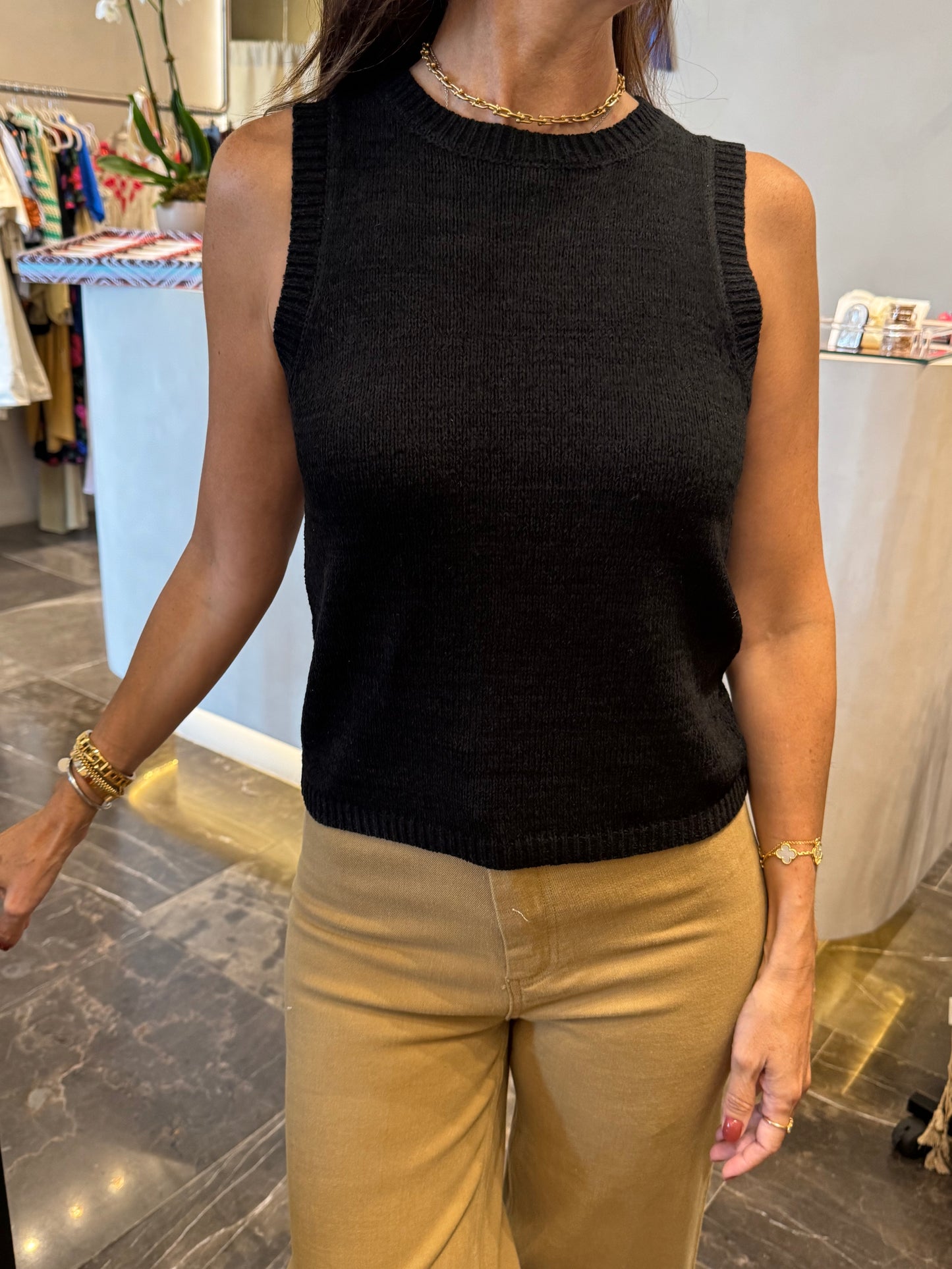 BLUSA TEJIDA SIN MANGA BLACK