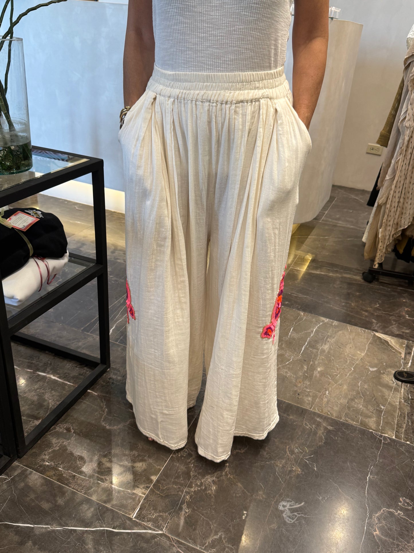 MUSK PANTS DETALLE LENTEJUELA BORDADO