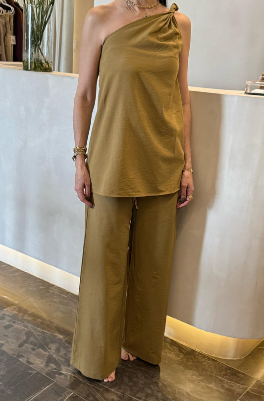 SET BLUSA SIN HOMBRO Y PANTALÓN JARETA