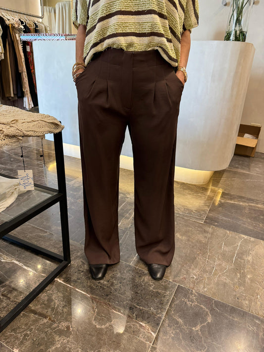 PANTALÓN DE VESTIR CON PINZAS ESPRESSO