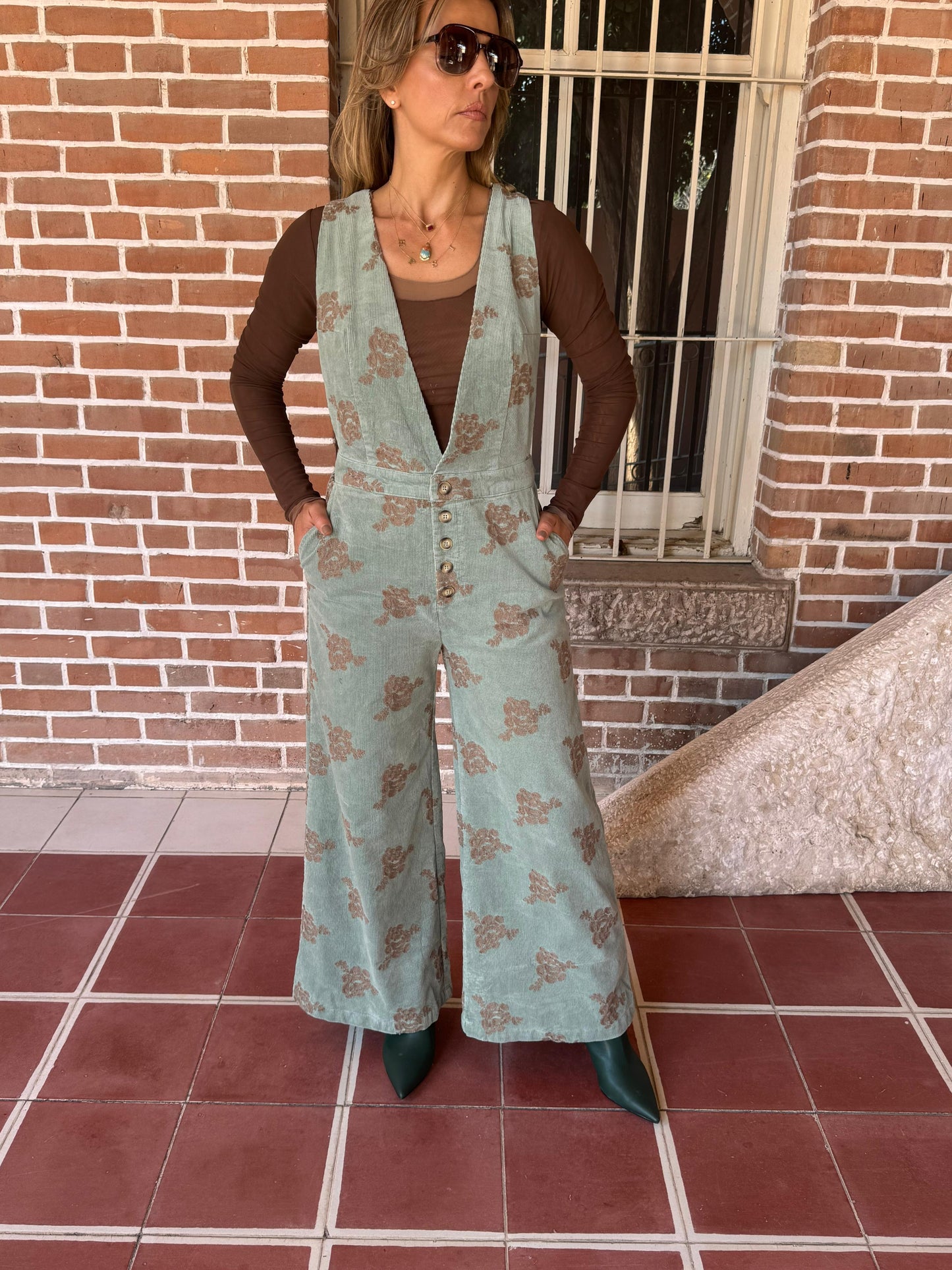 JUMPSUIT PANA CON FLORES BORDADAS