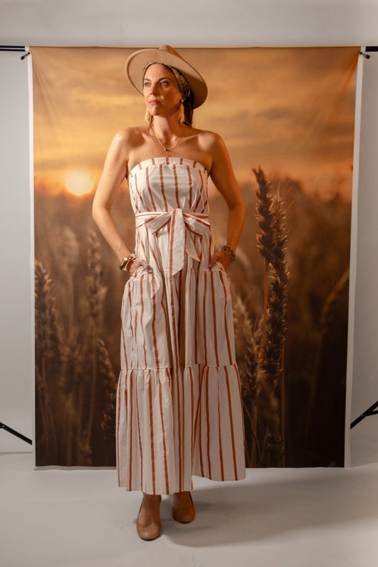 VESTIDO STRAPLESS BEIGE CON RAYA CAFE