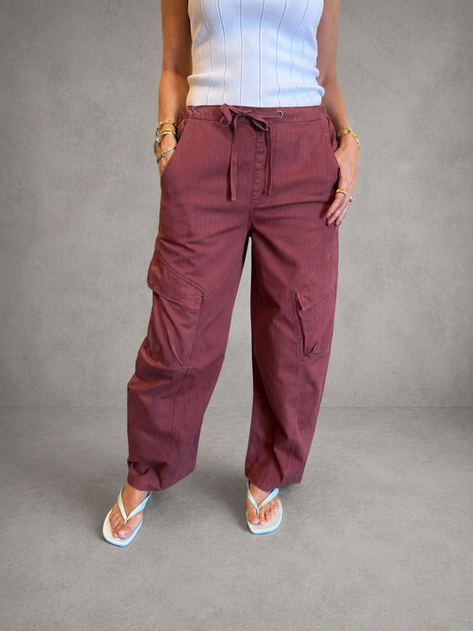 WIDE LEG CARGO PANTS CON JARETA