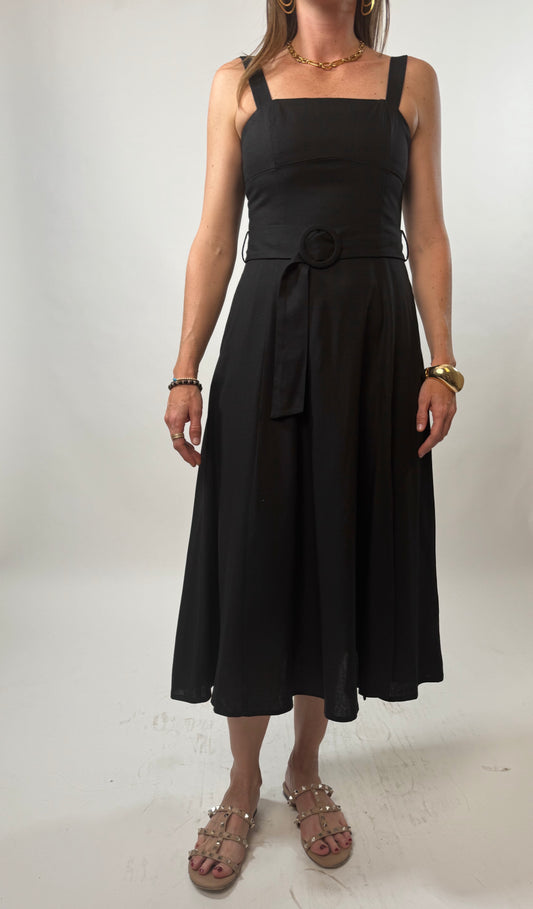 VESTIDO NEGRO DE LINO CON CINTURÓN