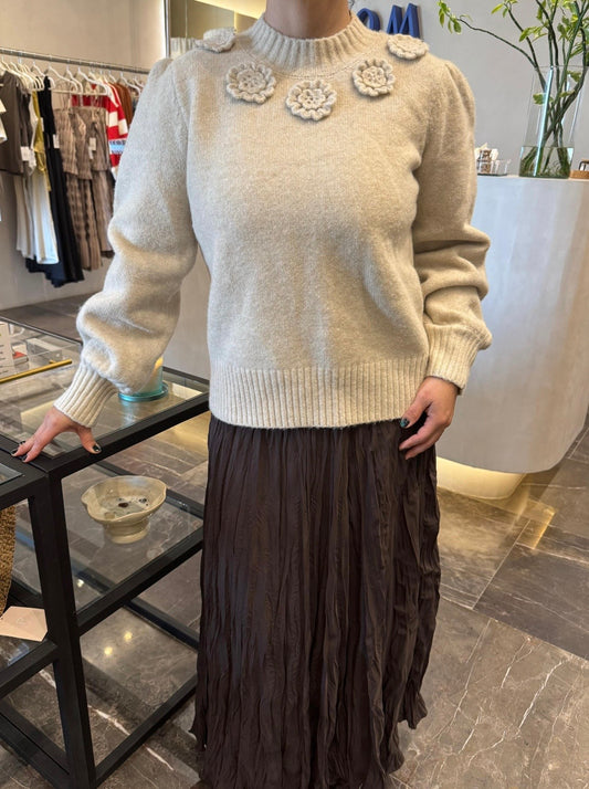 SWEATER CON FLORES EN CUELLO