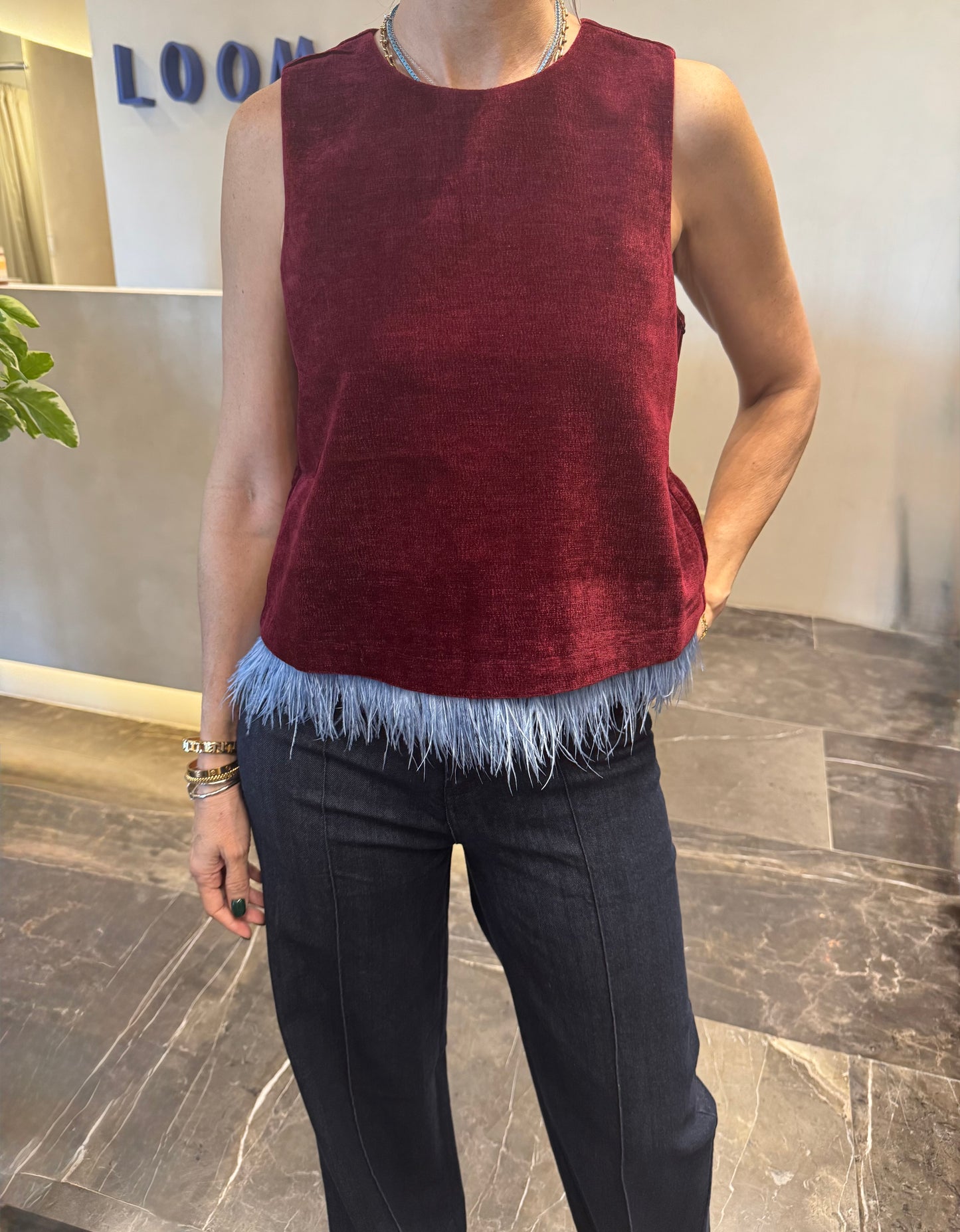 BLUSA VELVET CON PLUMAS AZULES