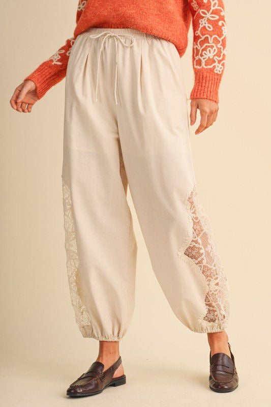 PANTALÓN GLOBO CON ENCAJE EN TOBILLOS CREAM
