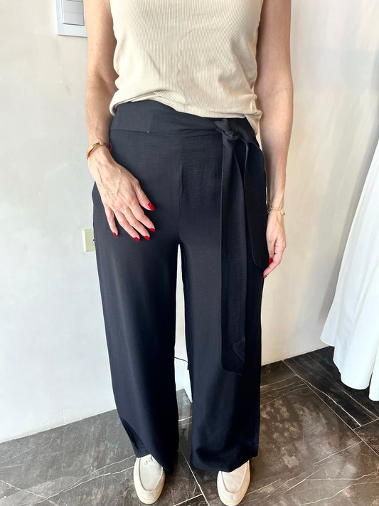 PANTALÓN ANCHO CON AMARRE EN CINTURA