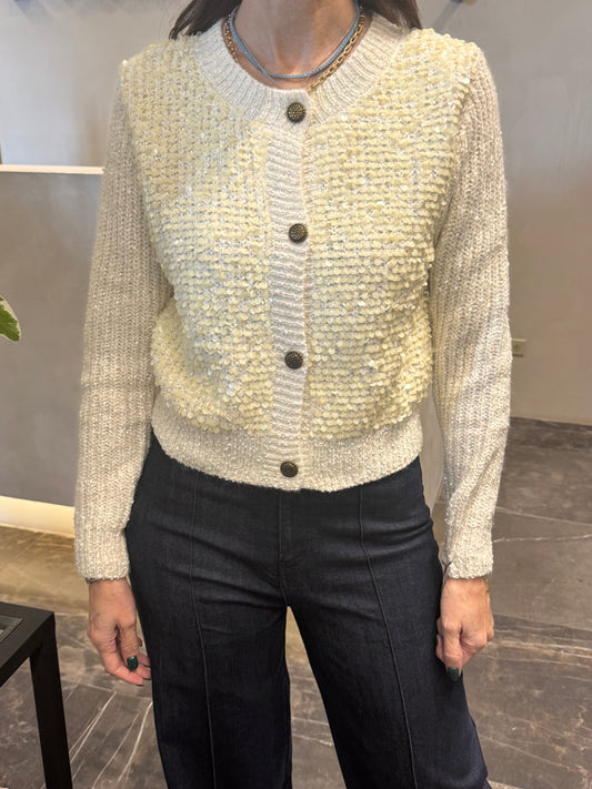 SWEATER CON LENTEJUELA AL FRENTE