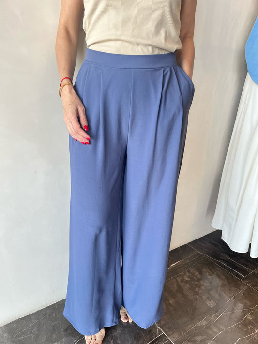 PANTALÓN WIDE LEG CON PINZAS