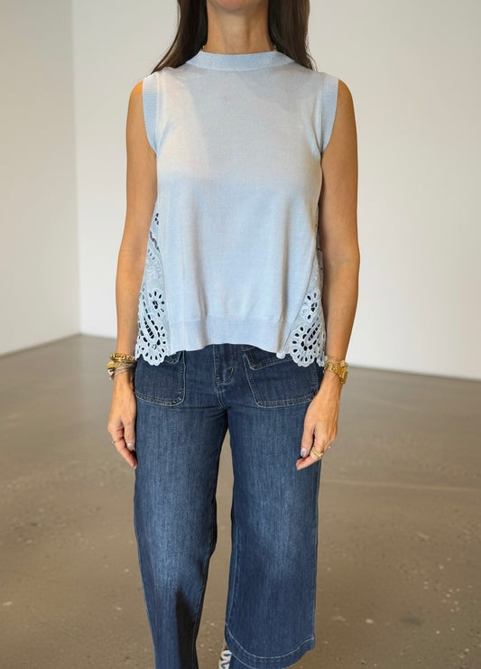 BLUSA PUNTO CON TIRA BORDADA POR LA ESPALDA LIGHT BLUE