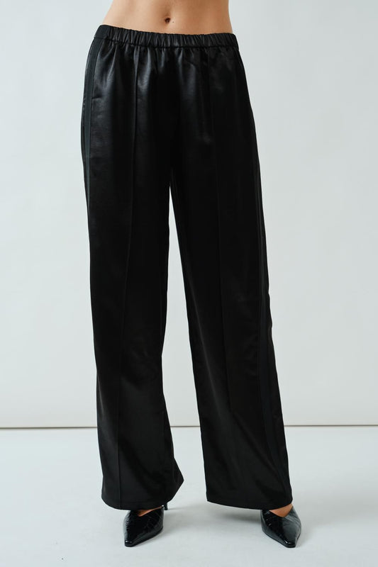 COMFY STRAIGHT PANTS DE SATIN BLACK