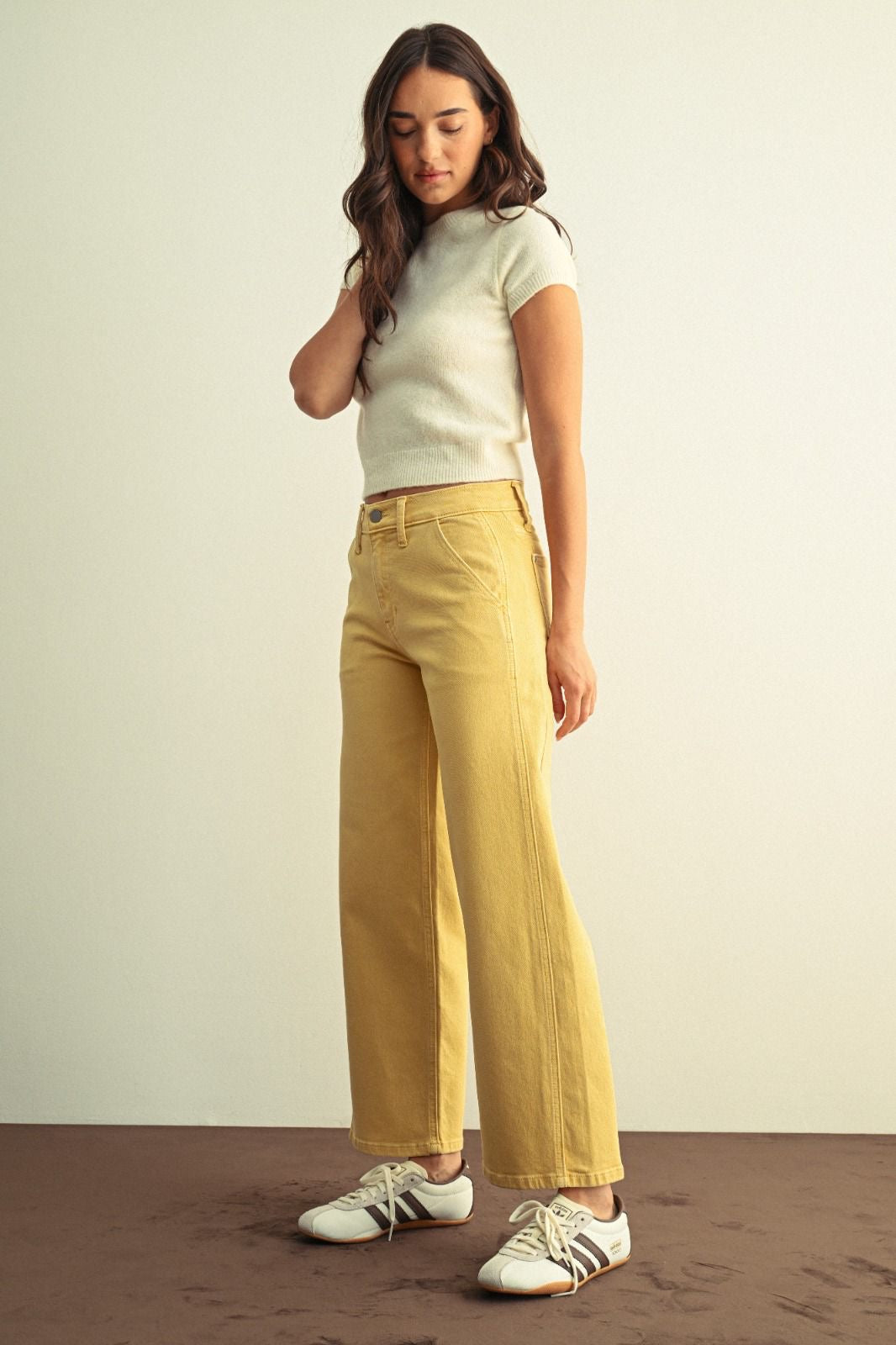 STRAIGHT LEG JEANS