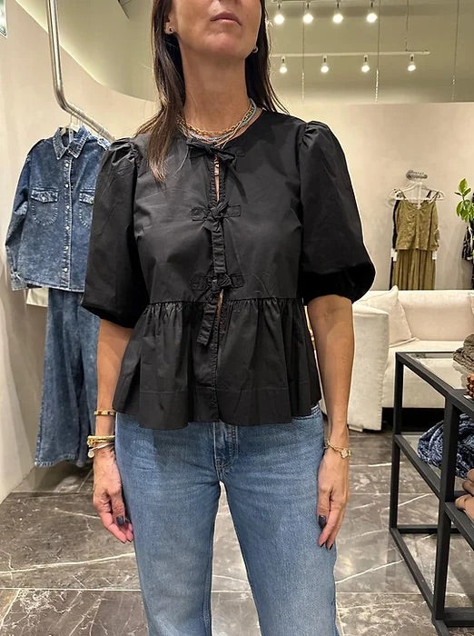 BLUSA CON TRES AMARRES AL FRENTE