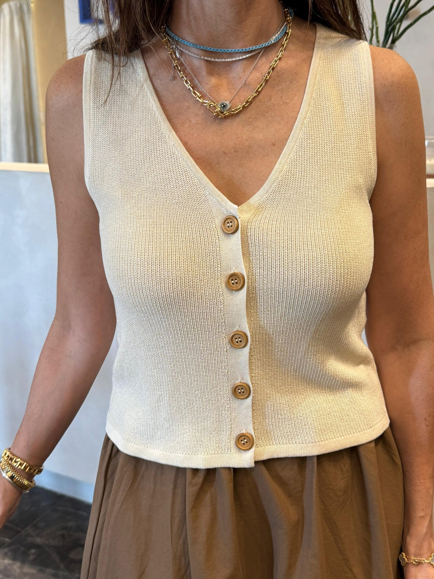 BLUSA PUNTO CUELLO V CON BOTONES