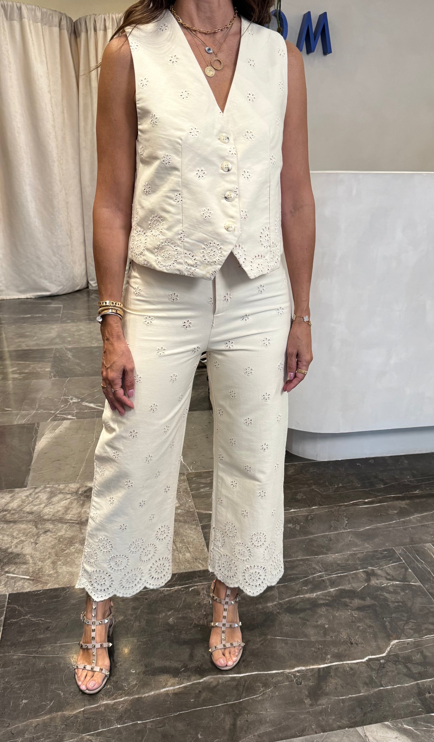 SET TIRA BORDADA CHALECO Y PANTALÓN WIDE LEG