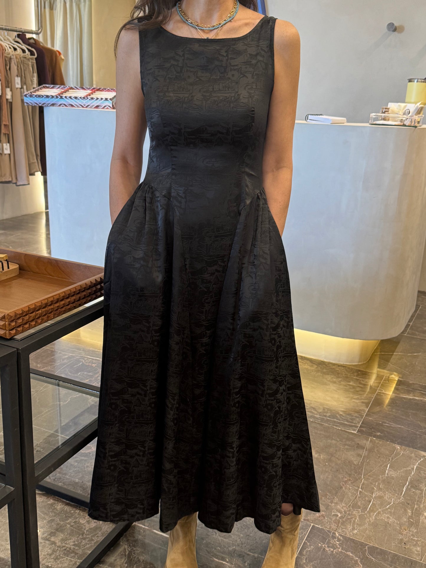 VESTIDO NEGRO CLÁSICO