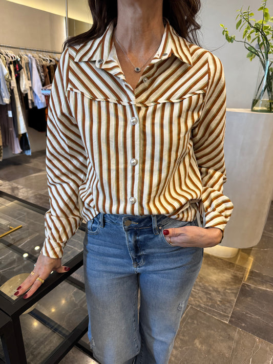 CAMISA A RAYAS CON BOTÓN DE PERLA