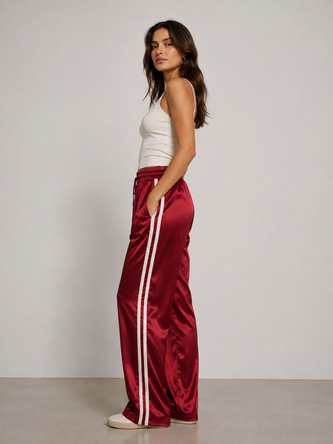 PANTALÓN CON RAYAS A LOS COSTADOS