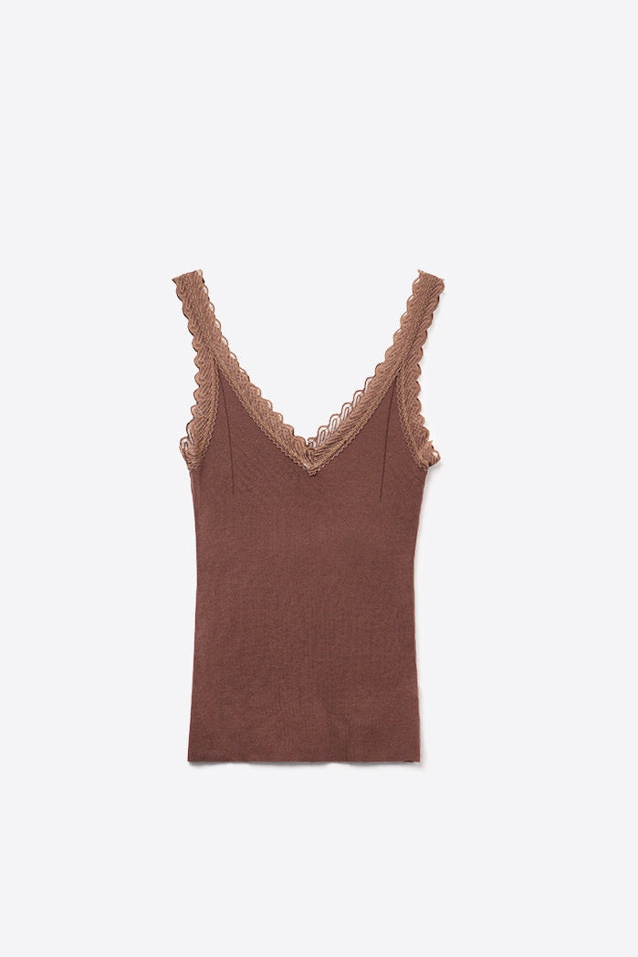TANK TOP CON ORILLA DE ENCAJE